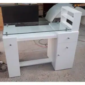 mesa manicura con vidrio